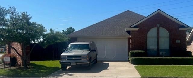 301 Chantilly Ct, Hurst, TX 76054 - photo 1