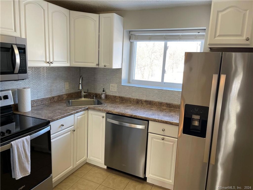 35 Carillon Dr unit D, Rocky Hill, CT 06067 - photo 1