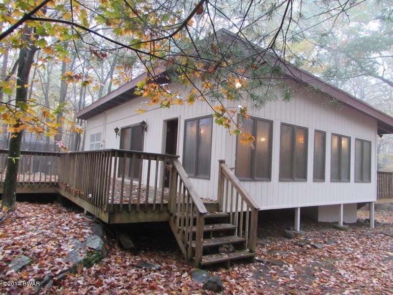 801 Whipple Tree Ct E, Hawley, PA 18428 - photo 1