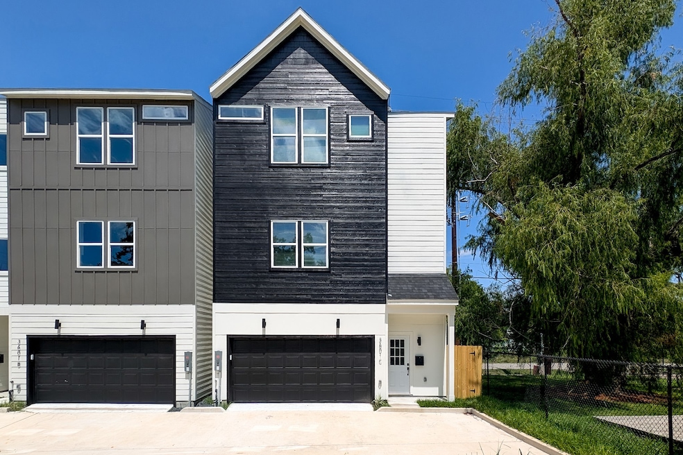 3601 Rebecca St unit c, Houston, TX 77021 - photo 1