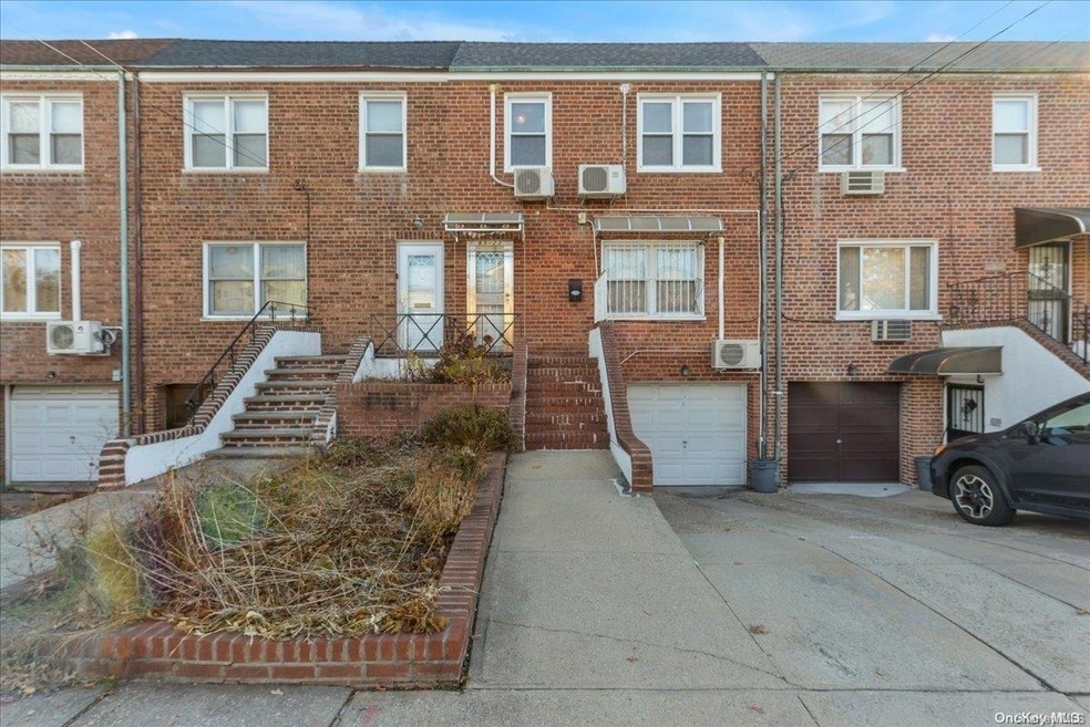 69-23 165th St, Fresh Meadows, NY 11365 - photo 1