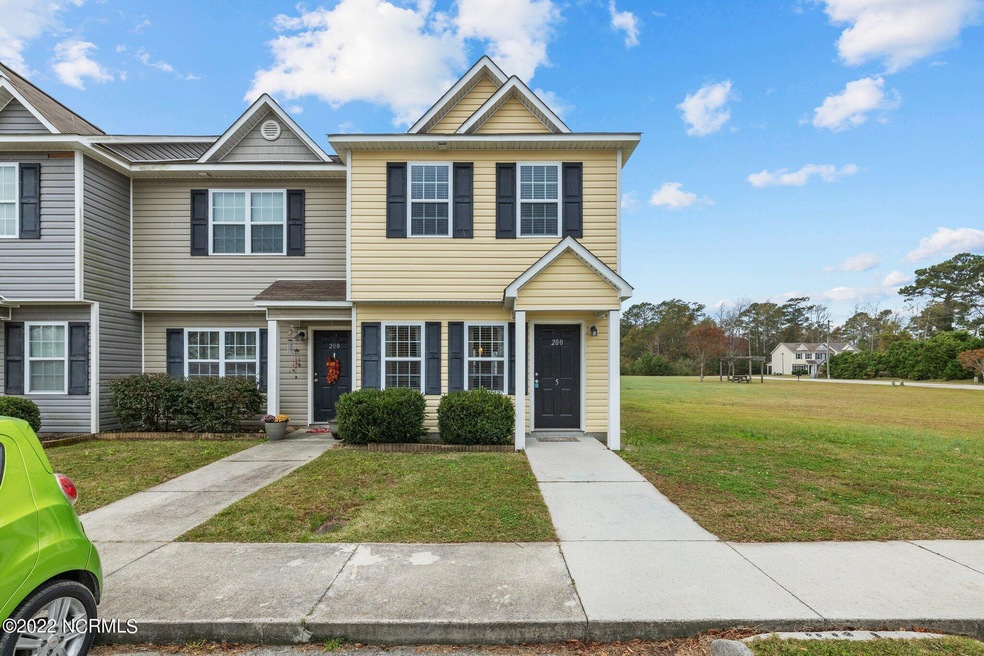 200 Lanieve Ct, Unit 5 Hubert NC 28539