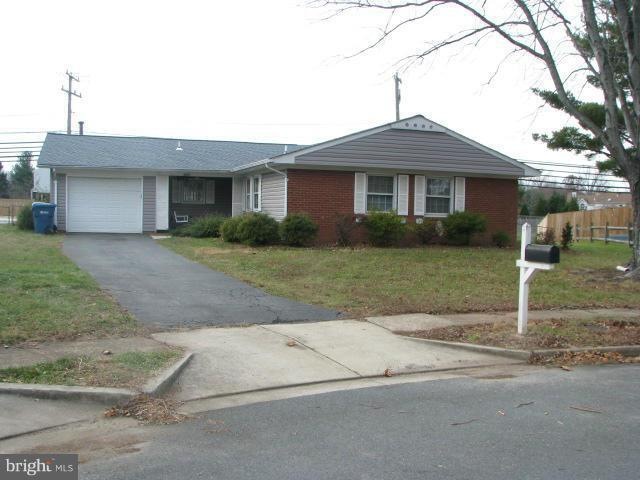 4200 Pinefield Ct, Fairfax, VA 22033 - photo 1