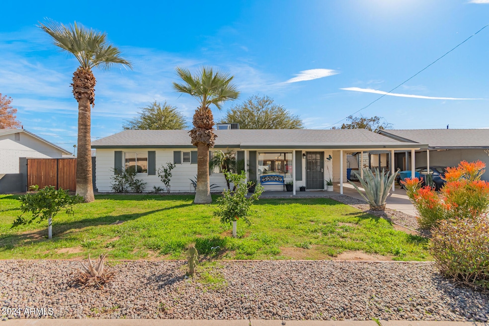 3323 E Palm Ln.