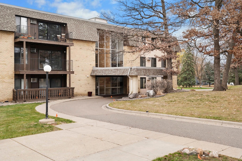 3431 Kent St unit 801, Saint Paul, MN 55126 - photo 1