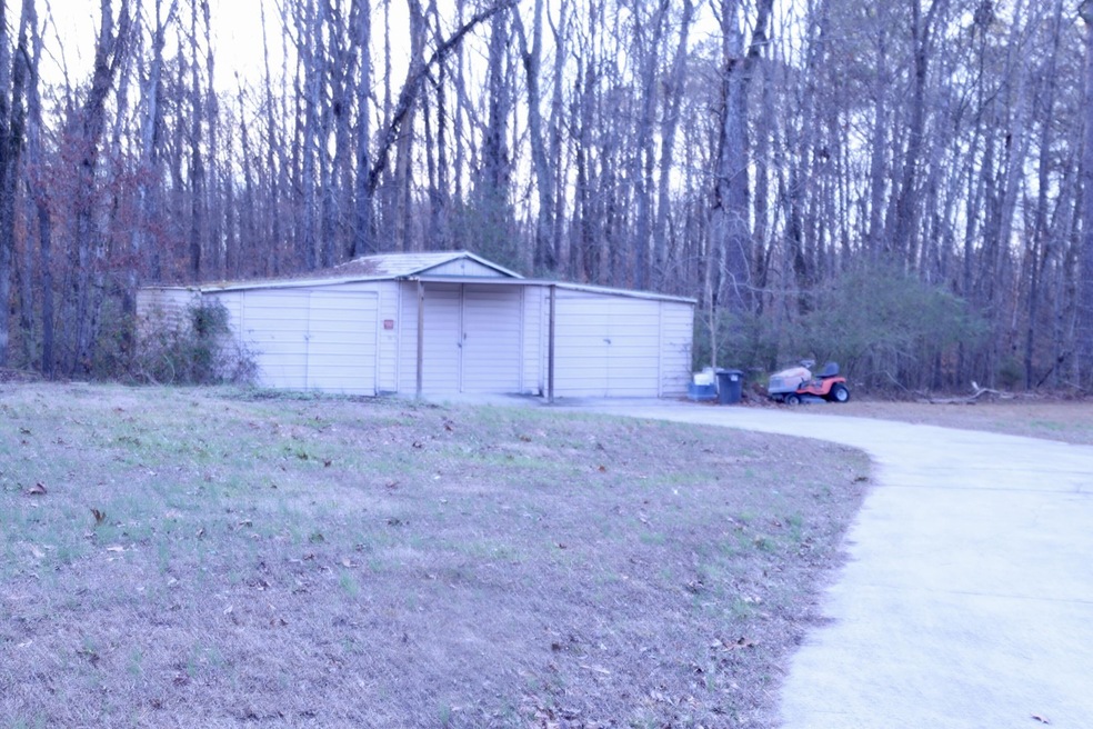 1043 Newtown Creek Rd NE, Calhoun, GA 30701 - photo 1