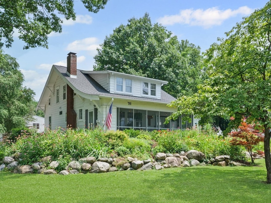 711 N Main St, Tuscola, IL 61953 - photo 1