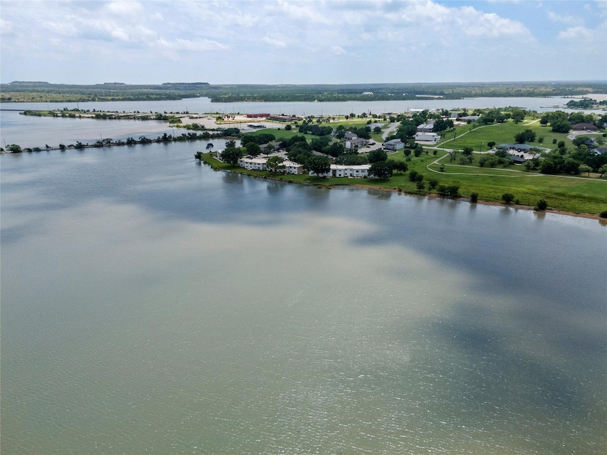 109 Harbor Dr unit 105, Bridgeport, TX 76426 - photo 1