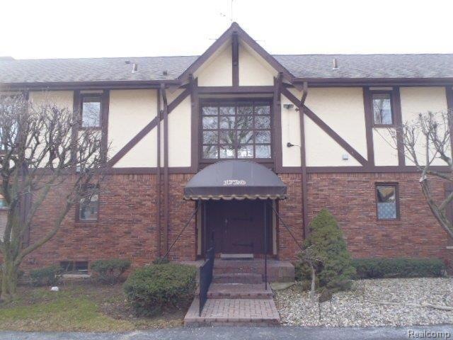 1720 Vernier Rd unit 37, Grosse Pointe Woods, MI 48236 - photo 1