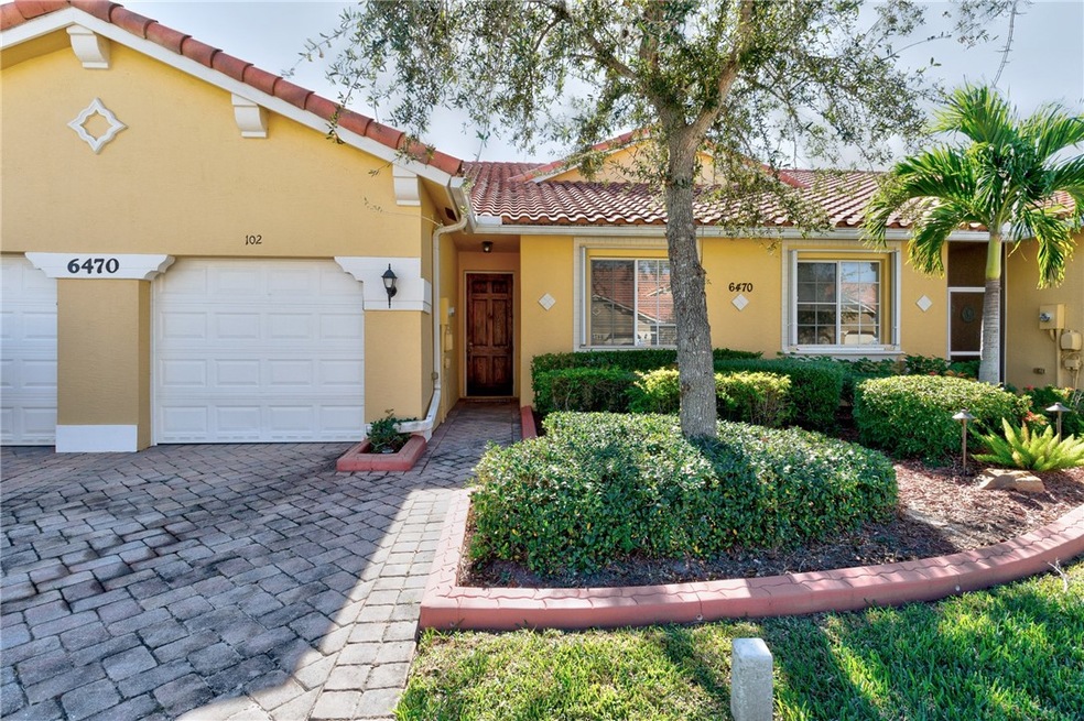 Lakeside Villa in Woodfield