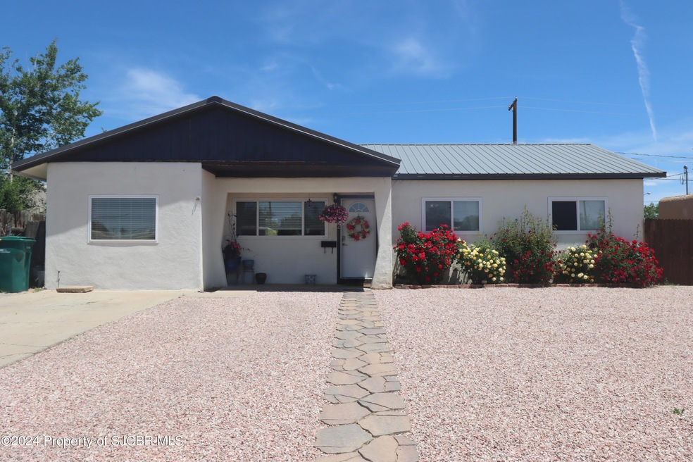 3512 Sierra Vista Dr, Farmington, NM 87402 - photo 1