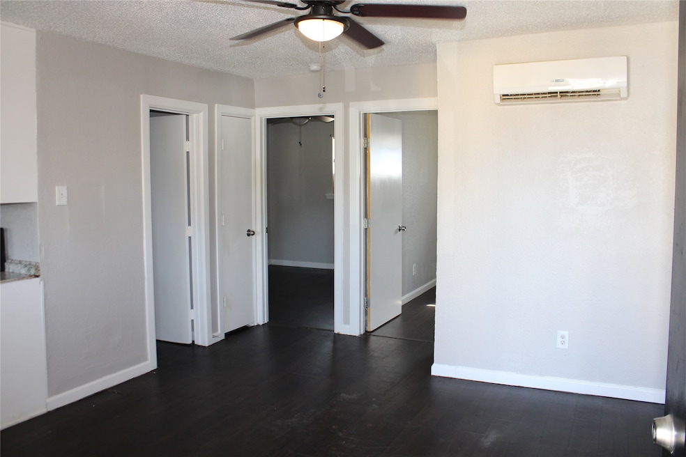 3910 Polly St unit 202, Dallas, TX 75210 - photo 1