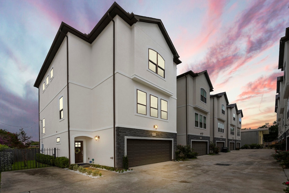 827 Wakefield Dr unit A, Houston, TX 77018 - photo 1