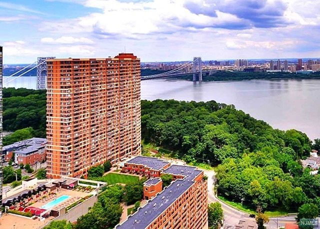 Palisades unit 2011, Fort Lee, NJ 07024 - photo 1