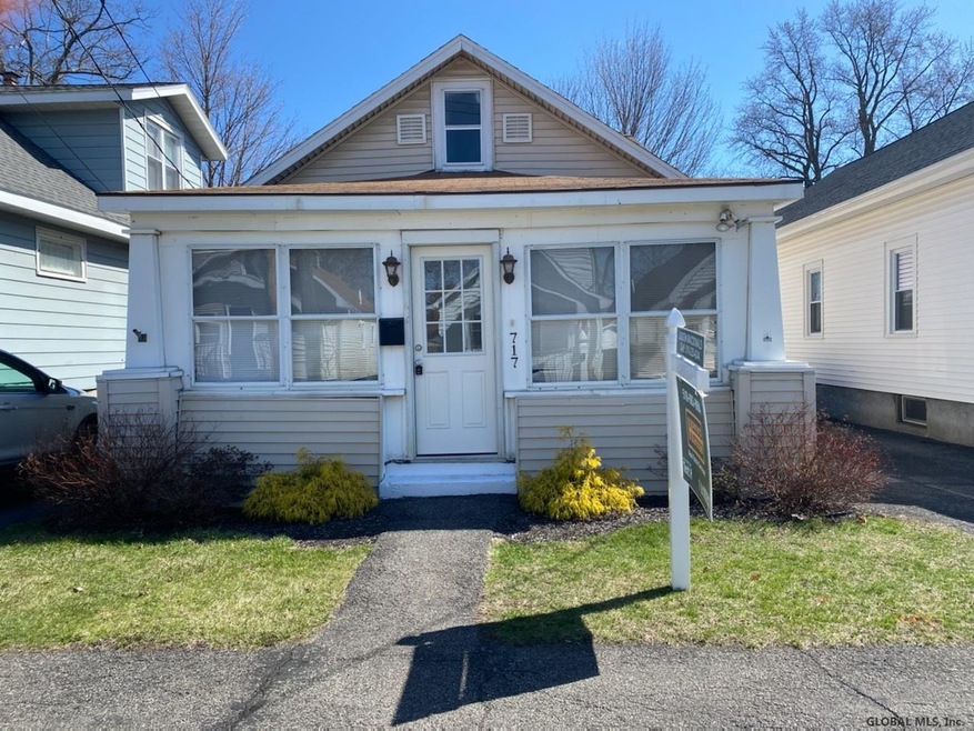 717 Cramer Ave, Schenectady, NY 12306 - photo 1