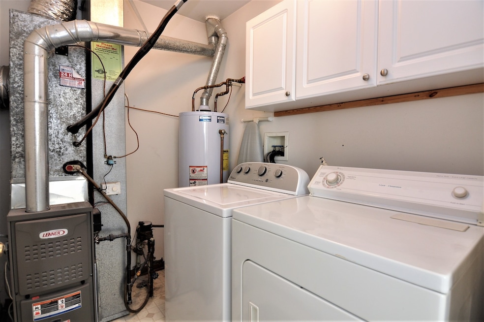 961 Viewpoint Dr, Lake In the Hills, IL 60156 - photo 1