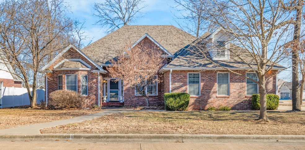 Pending $359,900 • Co-Listing Agent