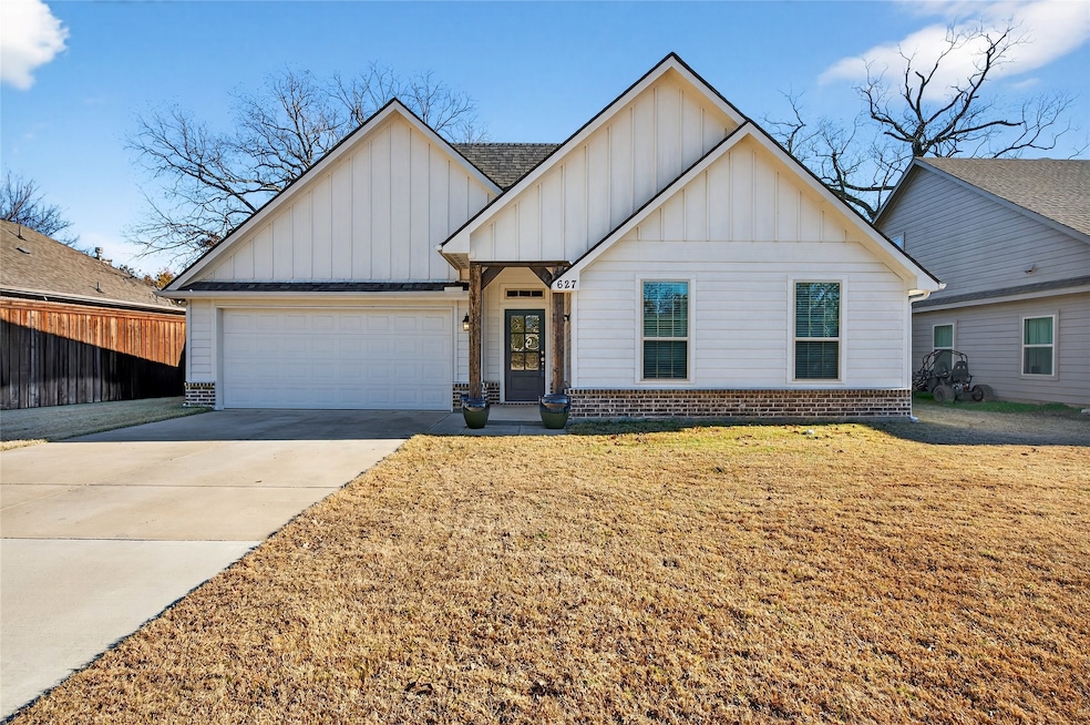 627 N Preston Ave, van Alstyne, TX 75495 - photo 1