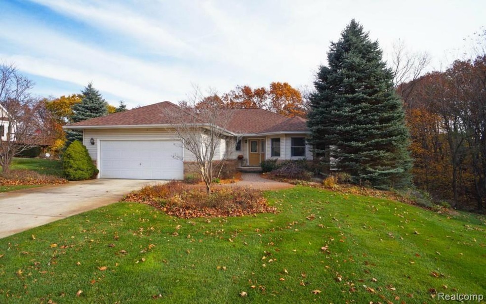 PRIVATE WOODED SETTING .. BACKYARD OF TREES