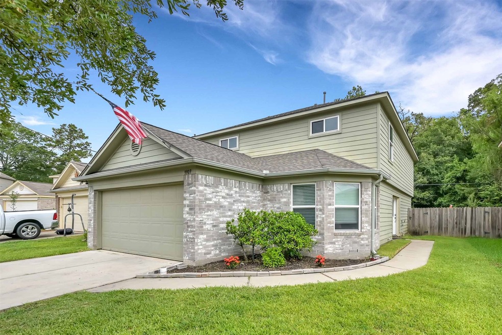 9909 Kingfisher Dr, Conroe, TX 77385 - photo 1