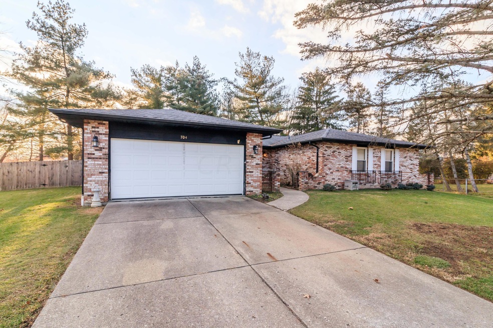704 Brenton Pl