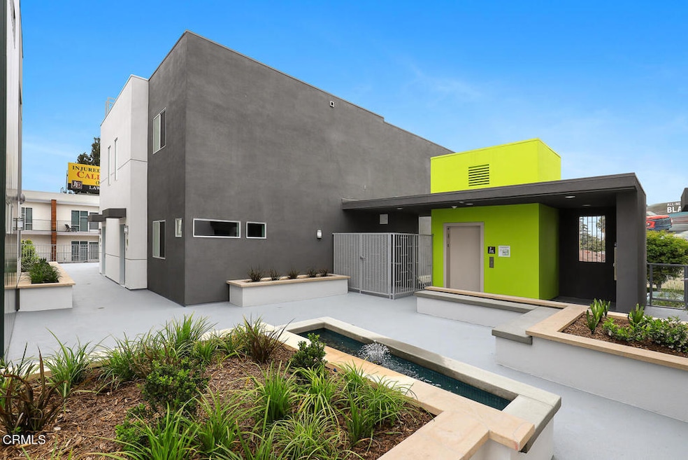 2000 Lake Ave_MLS_002