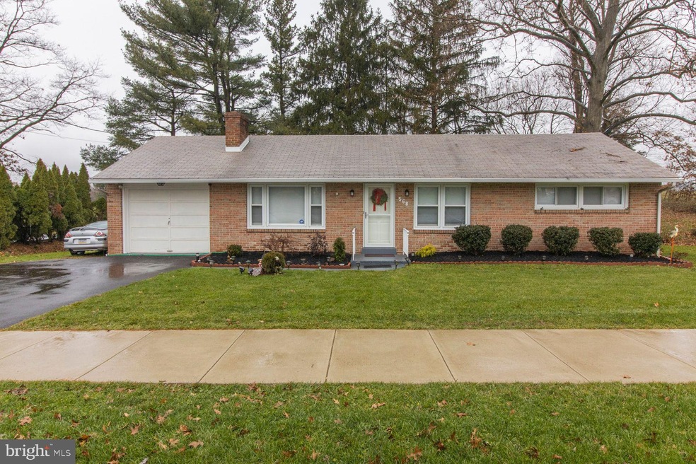 568 Forty Foot Rd, Hatfield, PA 19440 - photo 1