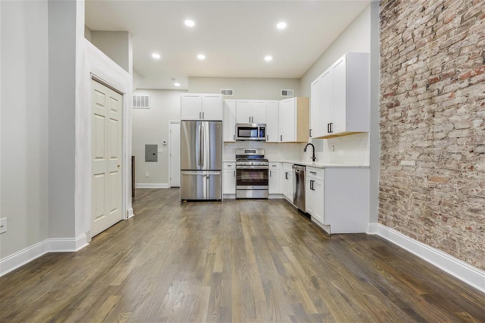 172 Mallory Ave unit 1, Jersey City, NJ 07304 - photo 1