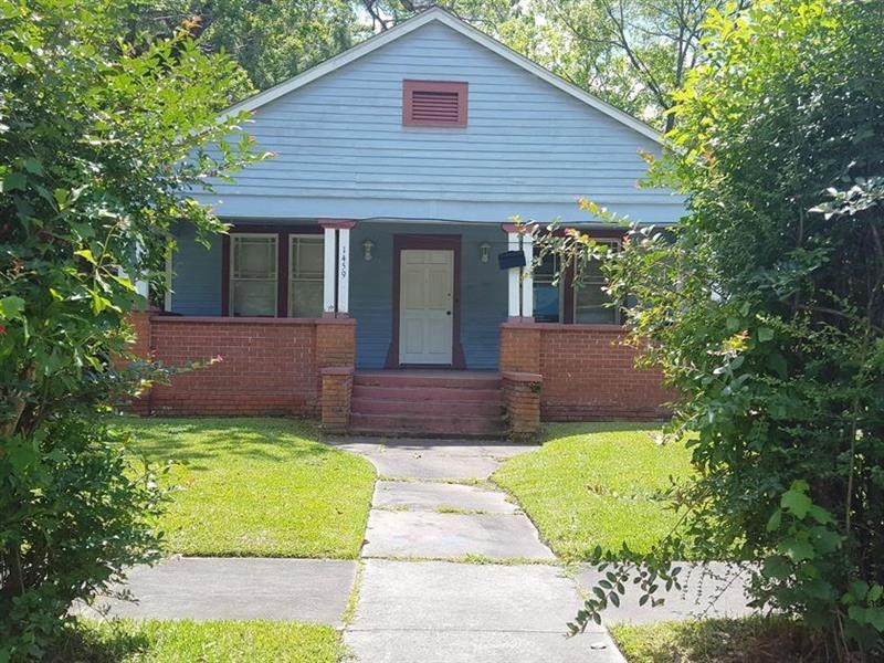 Sidewalk - Concrete steps and porch.