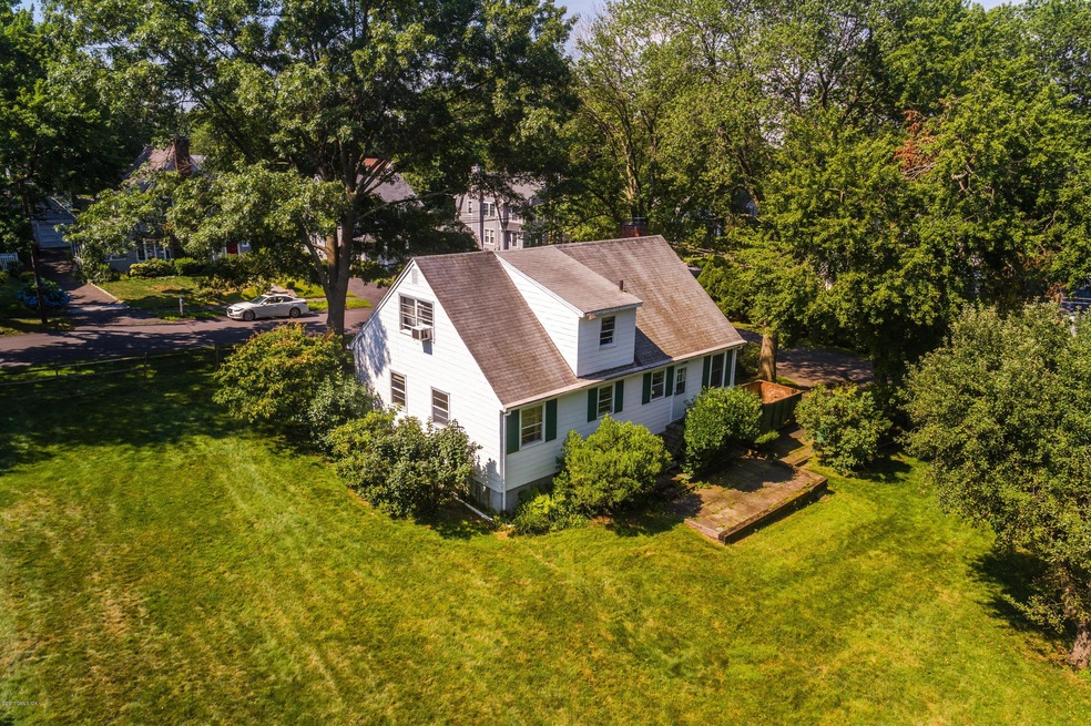 25 Stuart Dr, Old Greenwich, CT 06870 - photo 1