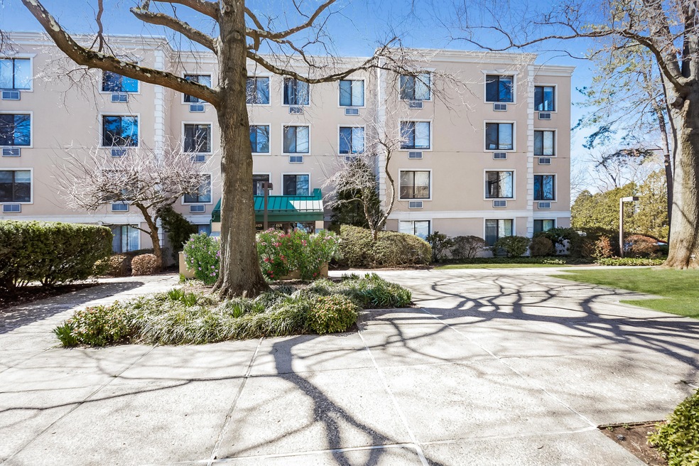 Greenwich Green unit 409, Old Greenwich, CT 06870 - photo 1