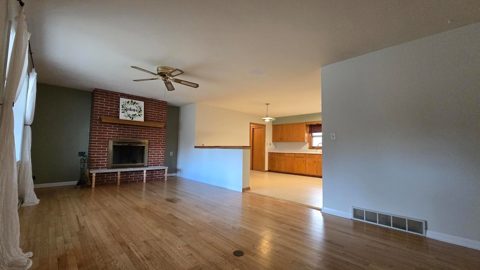 1713 12th Ave, Grafton, WI 53024 - photo 1