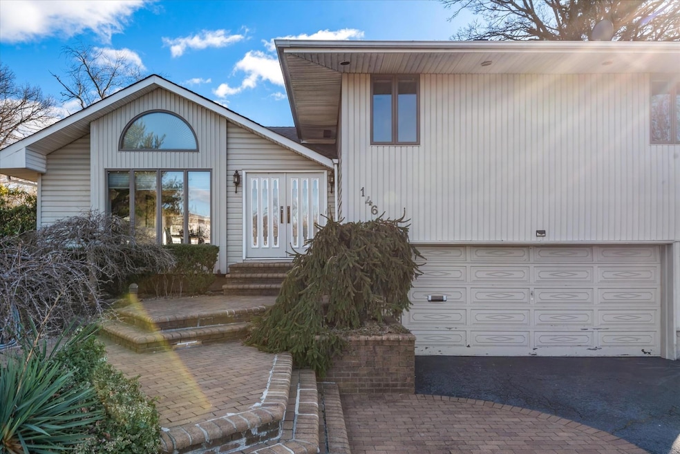 Sold $1,248,000 • Co-Listing Agent