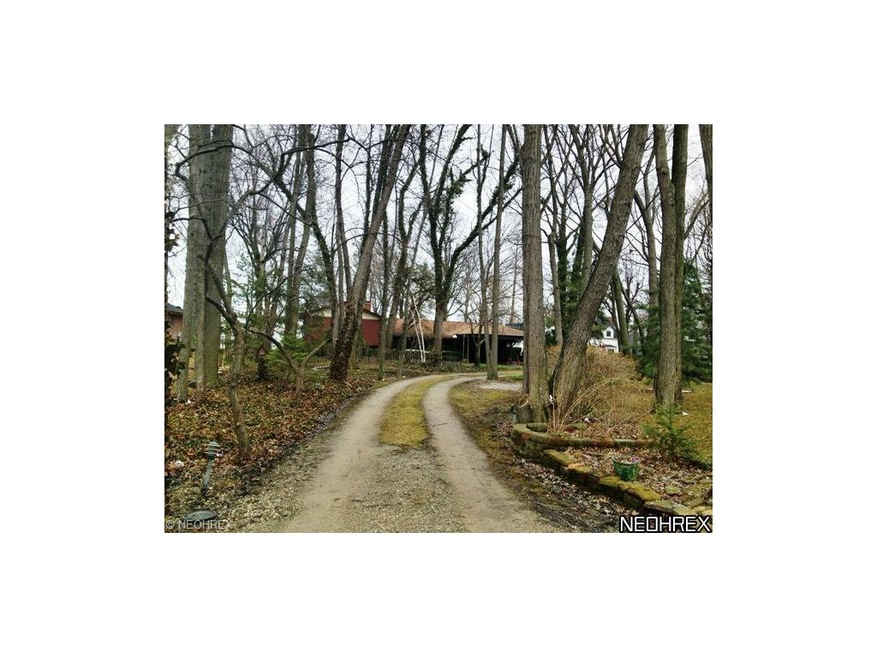 5579 E Lake Rd, Sheffield Lake, OH 44054 - photo 1