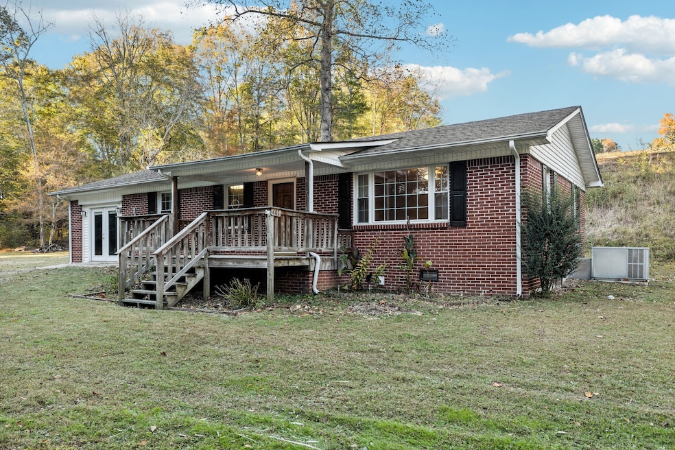 Welcome Home! 401 McClure St. Red Boiling Springs, TN 37150
