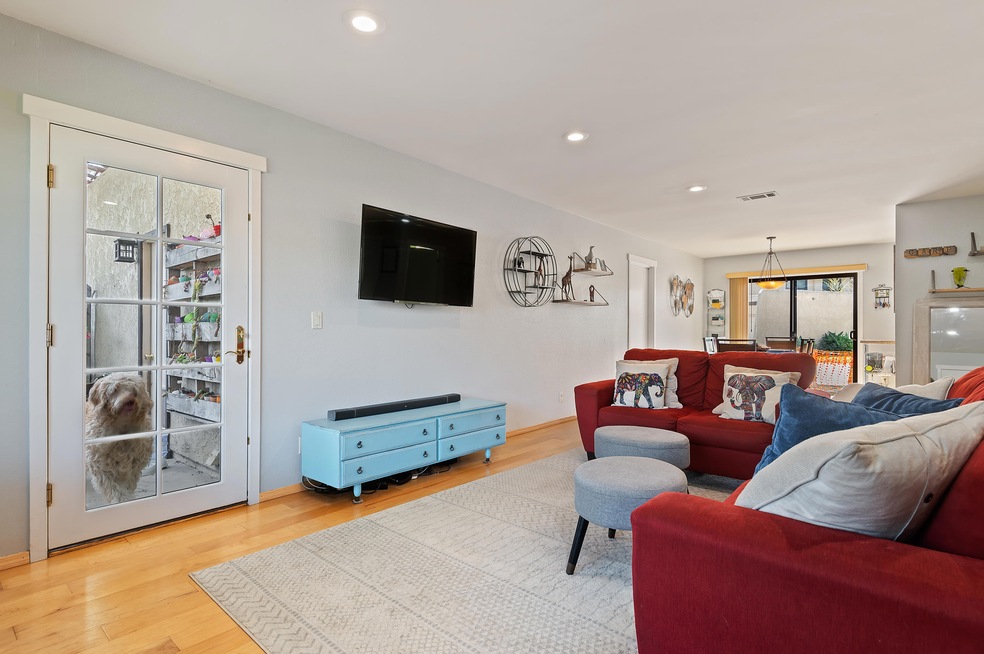 04 - Living Area