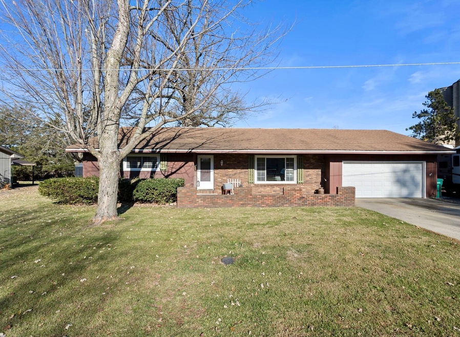 16 Beech Ln, Villa Grove, IL 61956 MLS MRD11934771