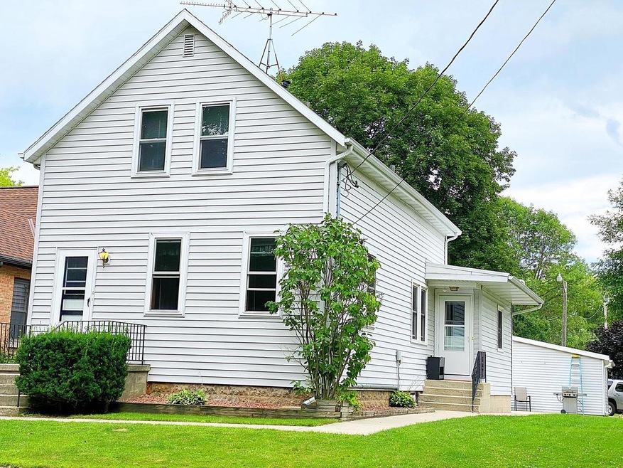 811 N 20th St, Manitowoc, WI 54220 - photo 1