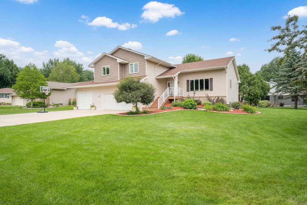 707 26th St SW, Austin, MN 55912 - photo 1