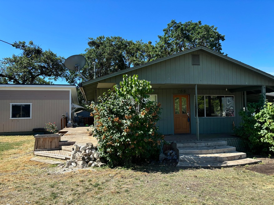 100 Laurelhurst St, Central Point, OR 97502 - photo 1