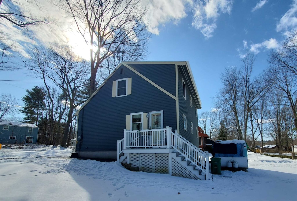 31 Howe St, Rochester, NH 03867 - photo 1