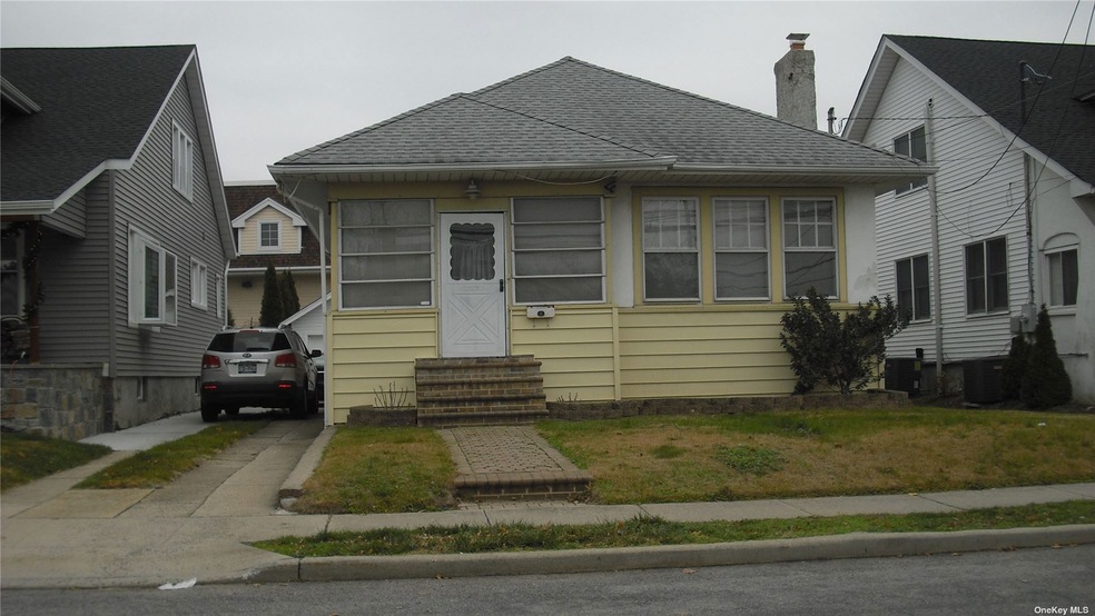 2979 Waverly Ave, Oceanside, NY 11572 - photo 1