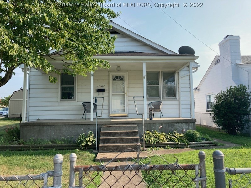 1307 Moore Avenue, Dunbar, WV