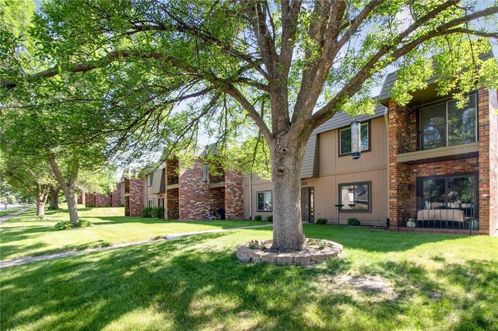 4833 Woodland Ave unit 3, West Des Moines, IA 50266 - photo 1
