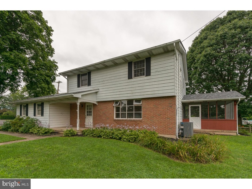 320 Delaware Rd, Riegelsville, PA 18077 - photo 1