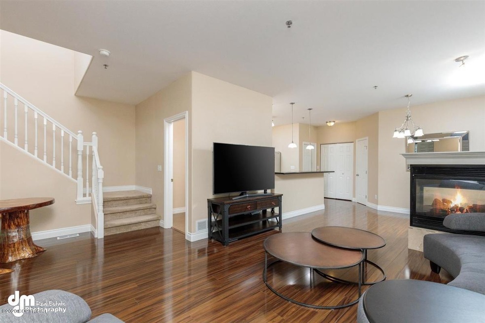 21-Living Room 20200928-DW-6765