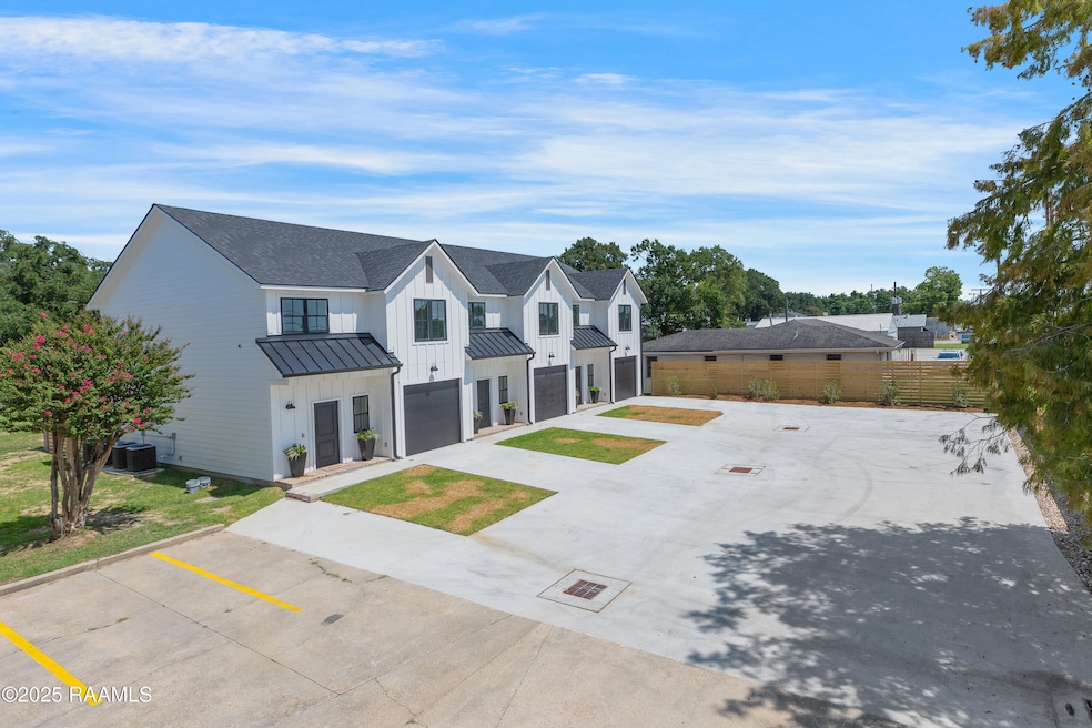 424 Eraste Landry Rd, Lafayette, LA 70506 - photo 1