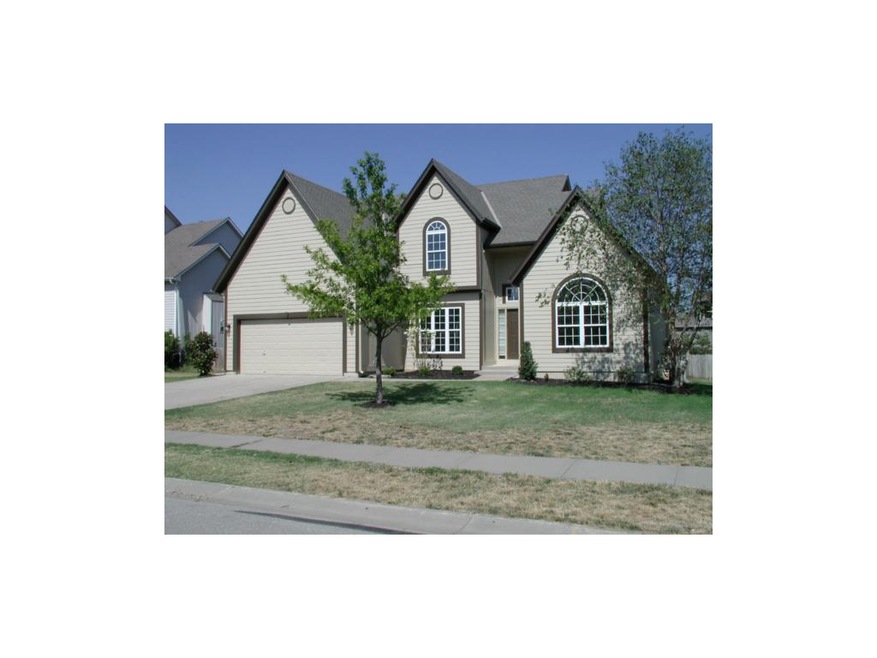 Beautiful 1.5 story styling
