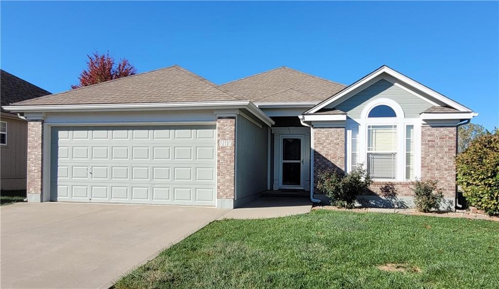 510 Neptune Dr, Raymore, MO 64083 - photo 1