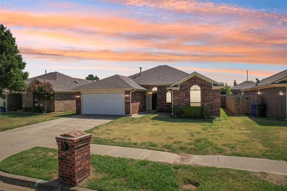 2017 Old Central Dr, Norman, OK 73071 - photo 1